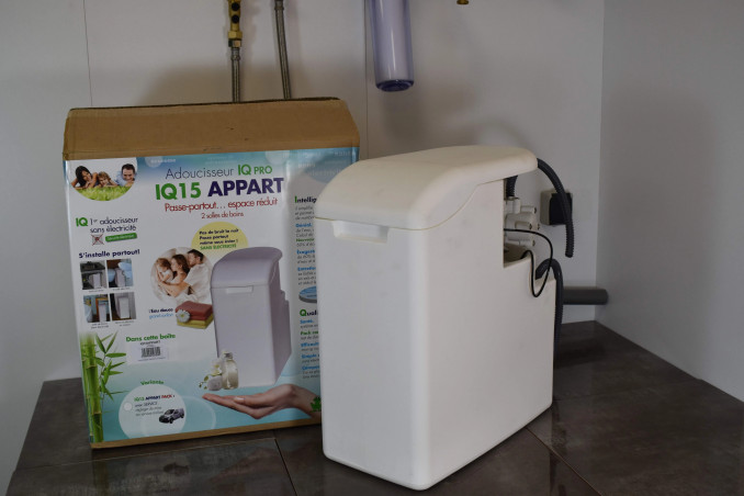 Adoucisseur pour appartement IQ15, avec filtre et mise en service