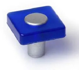 Bouton carré PVC, bleu opale, 30x30mm, H.26mm, 1 pièce avec visserie.