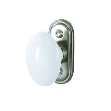 Bouton de fenêtre ovale en porcelaine blanche sur platine zamak nickelée satinée.